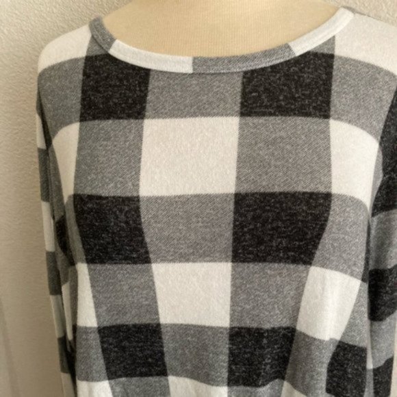 WAS $17 Old Navy top - Picture 2 of 5